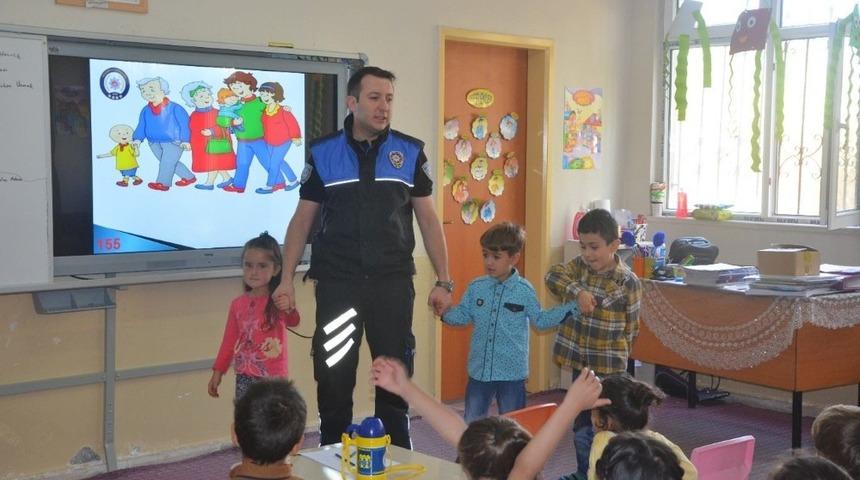 Polis ekiplerinden &ccedil;ocuklara g&uuml;venlik eğitimi