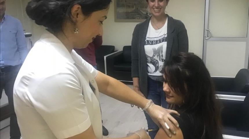 Sağlık &ccedil;alışanlarına grip aşısı