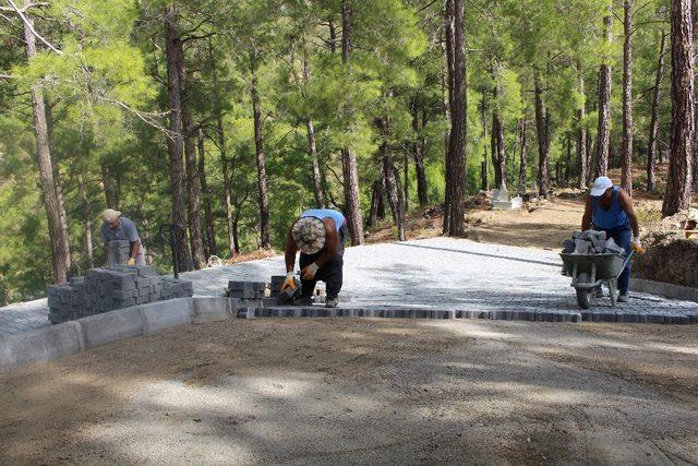 Gazipaşa’da mezarlıklara bakım