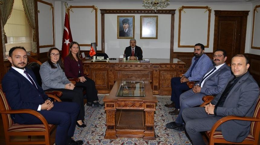 Kırşehir Barosu yeni y&ouml;netimi Vali Akın&rsquo;ı ziyaret etti