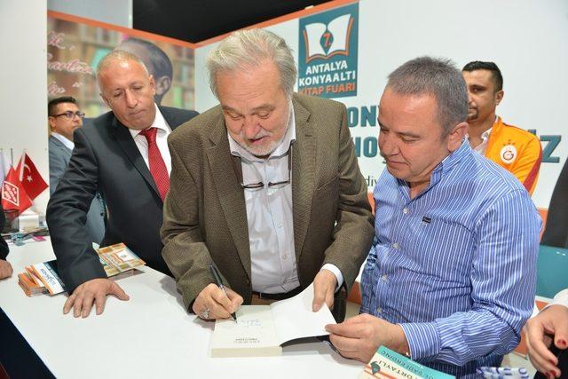 Ortaylı, Kitap Fuarı’nda söyleşi düzenleyecek