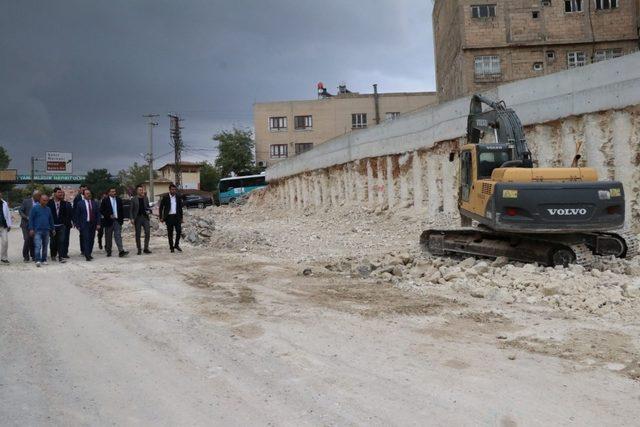 Çiftçi, karakoyun köprülü kavşağı çalışmalarını inceledi