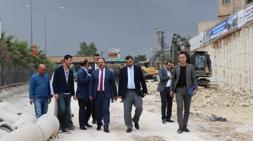 &Ccedil;ift&ccedil;i, karakoyun k&ouml;pr&uuml;l&uuml; kavşağı &ccedil;alışmalarını inceledi