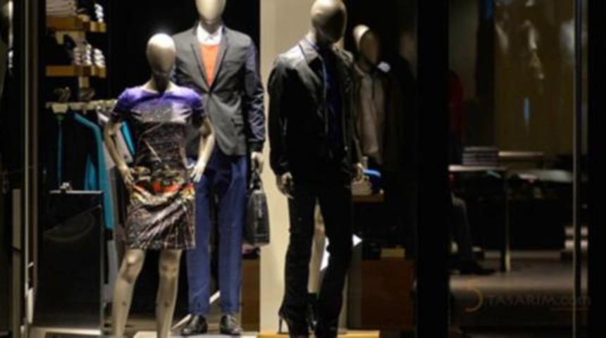 Ünlü giyim firmasına haciz; elbiseler icradan satışta