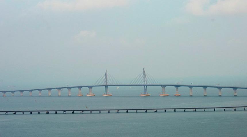 &Ccedil;in d&uuml;nyanın en uzun deniz k&ouml;pr&uuml;s&uuml;n&uuml; a&ccedil;tı! 