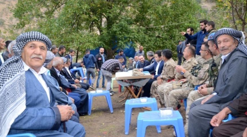 Asker kendisine ayran sipariş eden aşiret kızına g&ouml;nl&uuml;n&uuml; kaptırdı