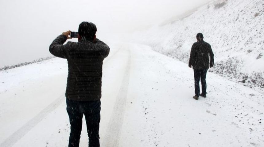 Ünlü kayak merkezi Palandöken beyaza büründü!