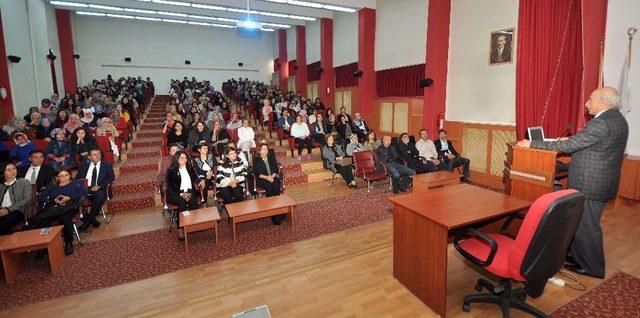 NEÜ’de Alzheimer Gündüz Yaşam Merkezi Yardım Kermesi düzenlendi