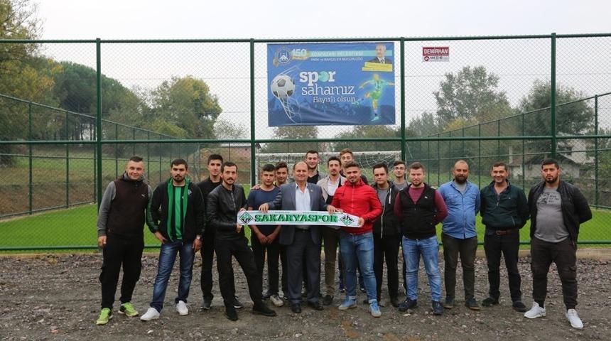 G&uuml;neşler ve Mahmudiye&rsquo;ye futbol sahası