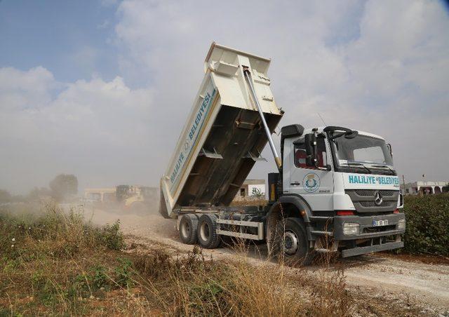 Haliliye’de kırsal mahallelerde yol çalışmaları sürüyor