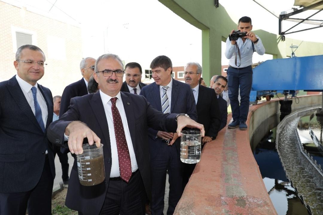 Alt tarafı arıtma &uuml;st tarafı futbol sahası