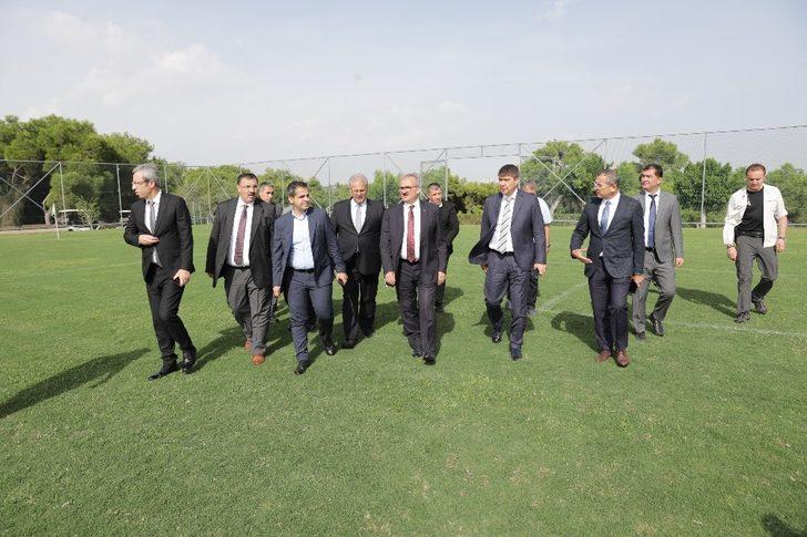 Alt tarafı arıtma üst tarafı futbol sahası G3