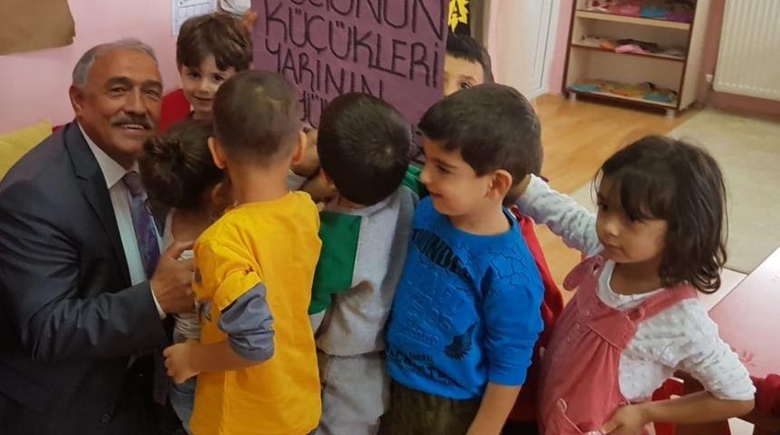 Başkan &Ouml;zkan anaokullarını ziyaret etti