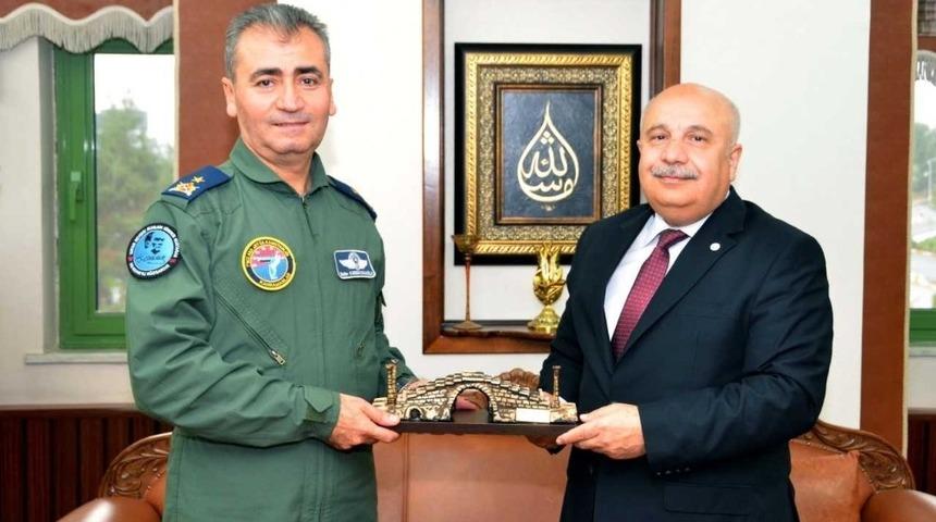 Tuğgeneral Karsavuranoğlu Rekt&ouml;r G&ouml;n&uuml;ll&uuml; ile bir araya geldi