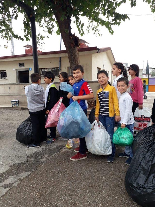 Şahinbey belediyesi’nin sıfır atık çadırı yoğun ilgi görüyor