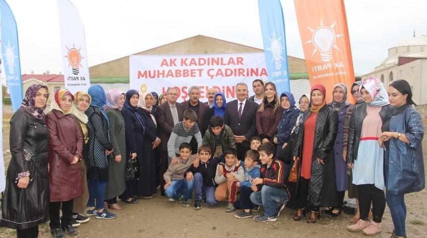 Van&rsquo;da &ldquo;Ak Kadınlar Muhabbet &Ccedil;adırları&rdquo; kuruldu