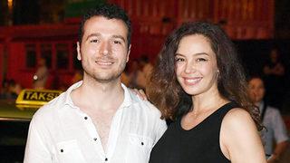 Azra Akın suda doğum yapacak