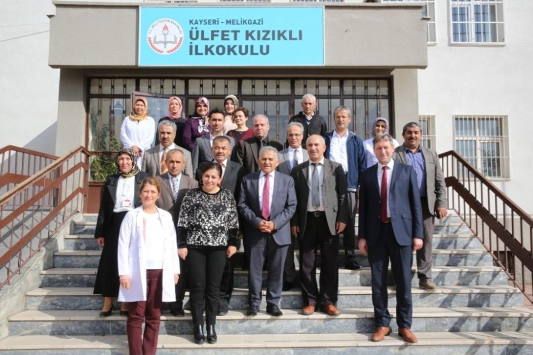 Başkan B&uuml;y&uuml;kkılı&ccedil;, &Uuml;lfet Kızıklı İlkokulunu ziyaret etti