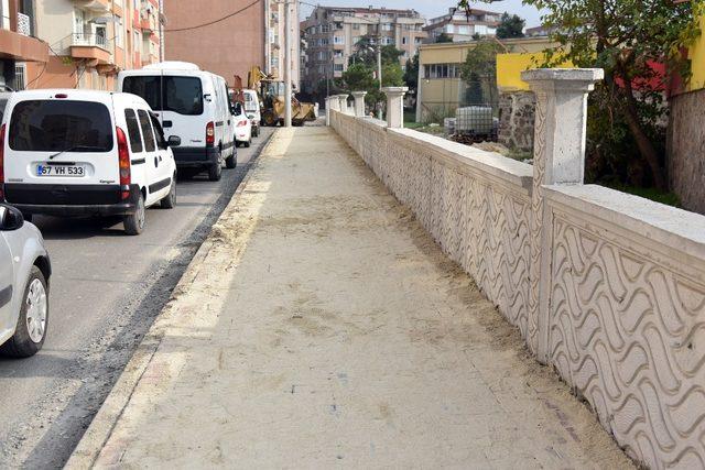 Çorlu’da Erdal İnönü Caddesi’ndeki çalışmalar sürüyor