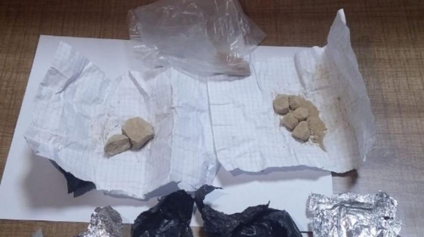 Durdurulan ara&ccedil;tan eroin ele ge&ccedil;irildi