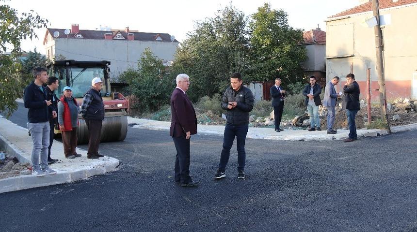 Başkan Y&uuml;ksel asfalt &ccedil;alışmalarını yerinde inceledi