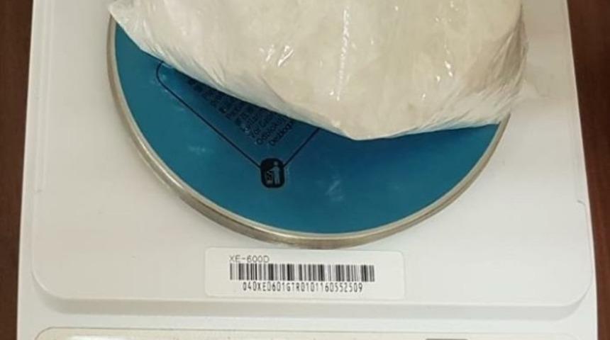 &Ccedil;ocuk kıyafetlerinin i&ccedil;inde uyuşturucu madde &ccedil;ıktı