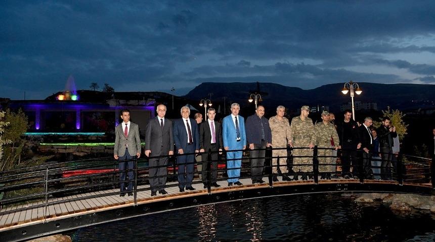 Ziyarete a&ccedil;ılan hayvanat bah&ccedil;esine yoğun ilgi