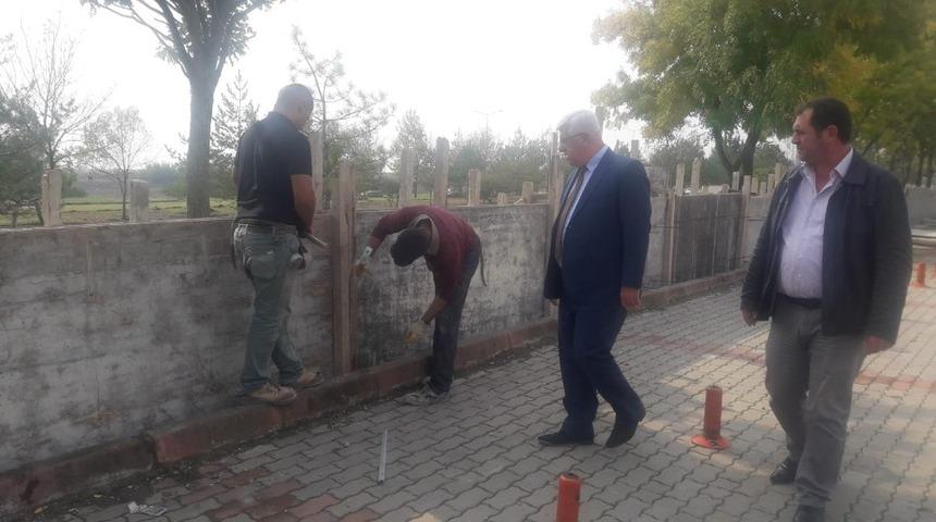 Başkan Y&uuml;ksel park &ccedil;alışmalarını inceledi