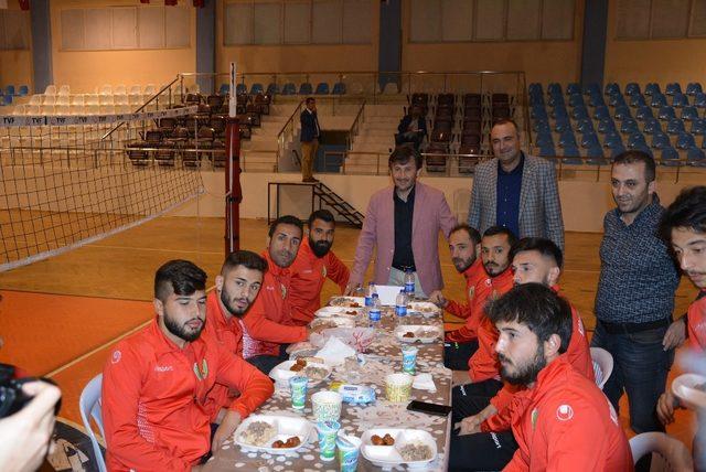 Korkuteli Belediyespor’da kaynaşma yemeği