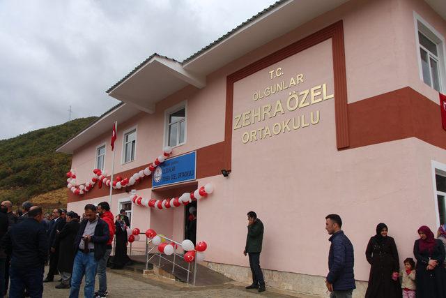 İş adamı Sabri Özel'in annesi adına yaptırdığı ortaokul hizmete açıldı