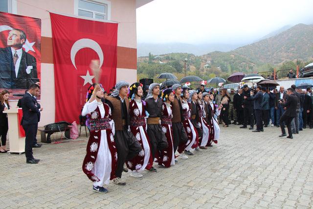 İş adamı Sabri Özel'in annesi adına yaptırdığı ortaokul hizmete açıldı