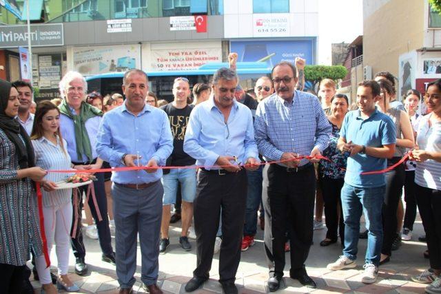 Yabancı öğrenciler İskenderun’da el sanatları sergisi açtı