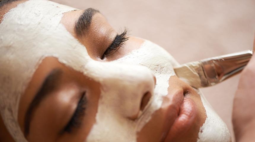 Cildinizin ışıltısını geri kazandıracak doğal maske tarifleri 