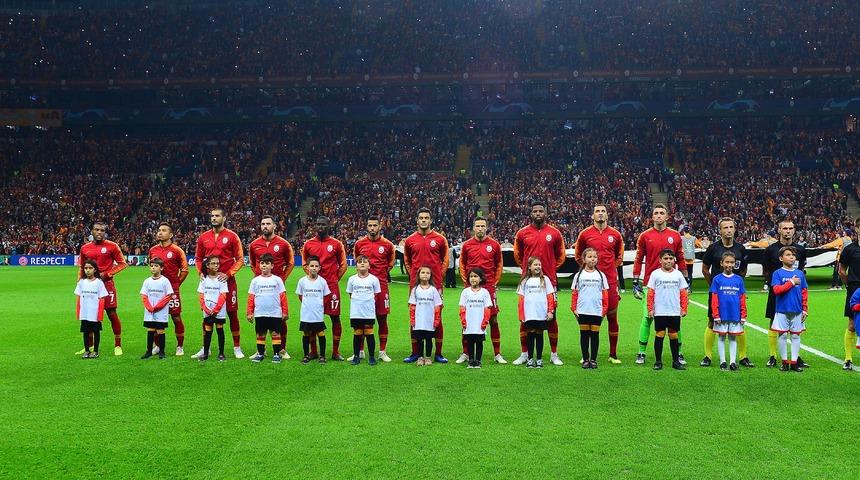 Galatasaray'da Yuto Nagatomo sakatlanarak oyundan &ccedil;ıktı