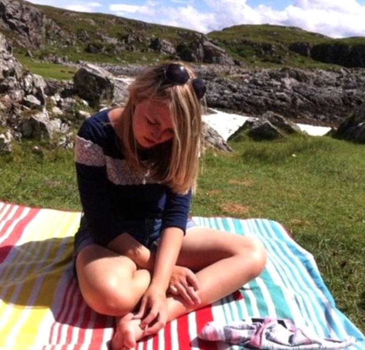 Cezaevi çalışanlarının önünde çırılçıplak dolaştırılan genç kız intihar etti G3