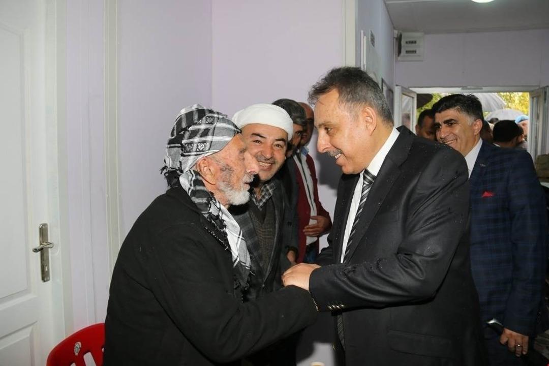 Vali Toprak Şemdinli&rsquo;de fizik tedavi ve rehabilitasyon merkezinin a&ccedil;ılışına katıldı