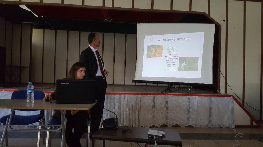 İli&ccedil;&rsquo;de arıcılara, arı hastalıkları konusunda eğitim verildi