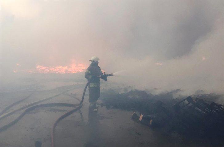 Esenyurt'ta palet fabrikasındaki yangından ilk kareler G5