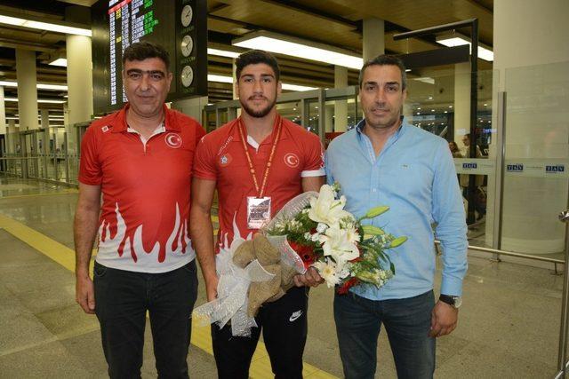 Manisa Büyükşehir’in gururu Şişmanlar coşkuyla karşılandı