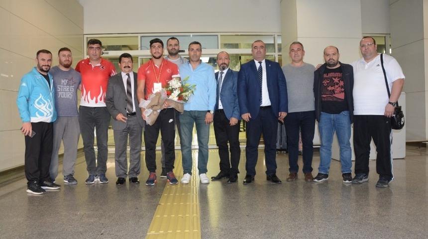 Manisa Büyükşehir’in gururu Şişmanlar coşkuyla karşılandı