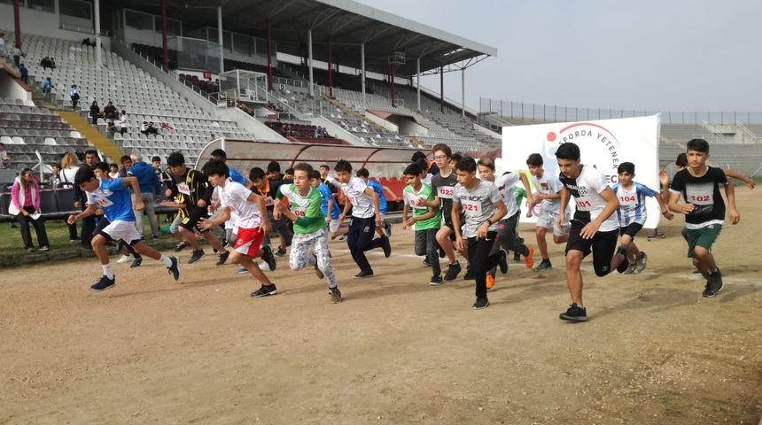 Cumhuriyet i&ccedil;in koştular