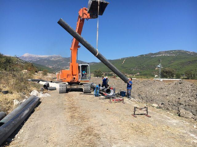 Bucak’ta taşıyıcı sulama borularında bakım ve onarım çalışmaları sürüyor