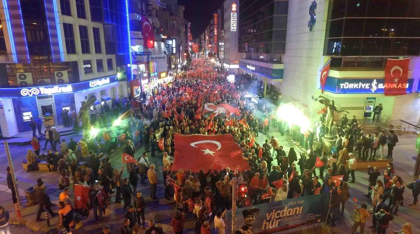 Karşıyaka&rsquo;da Cumhuriyet ş&ouml;leni