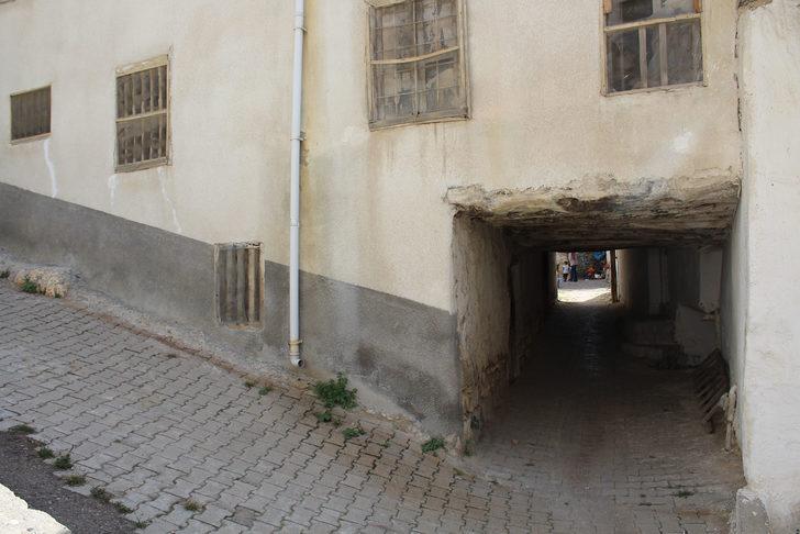 Bu evlerin altından sokak geçiyor G4