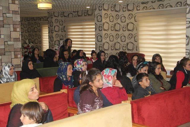 Başkale’de ‘Kadın haklarına ilişkin bilinçlendirme’ semineri