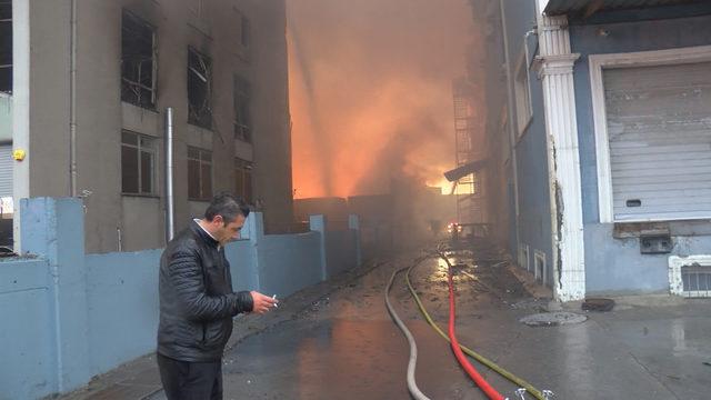 (Geniş haber- ek fotoğraflarla) Esenyurt'ta 3 fabrika alev alev yandı