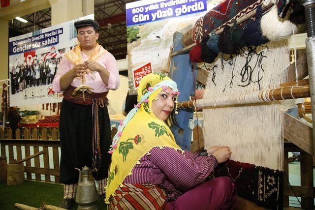 Döşemealtı’nın kıl çadırı standında renkli görüntüler