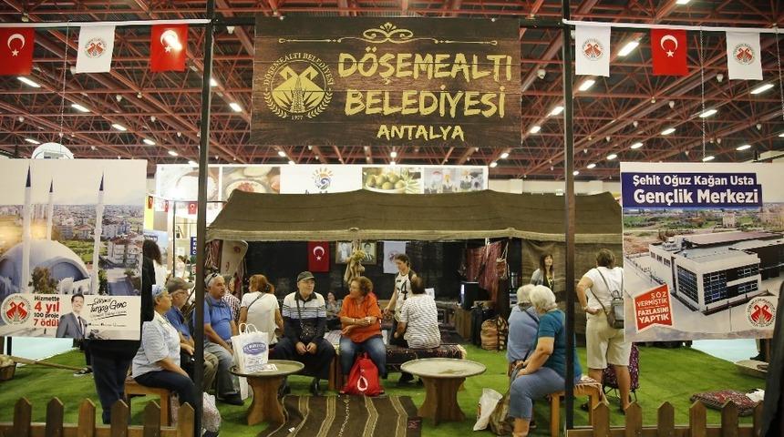 D&ouml;şemealtı&rsquo;nın kıl &ccedil;adırı standında renkli g&ouml;r&uuml;nt&uuml;ler