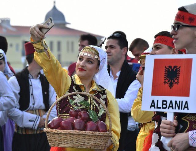 Atatürk’ün mirası Balkanlılar Halk Dansları Festivali başladı