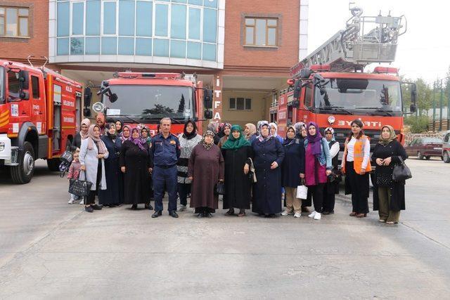 Vatandaşların belediye tesislerini gezmeye devam ediyor